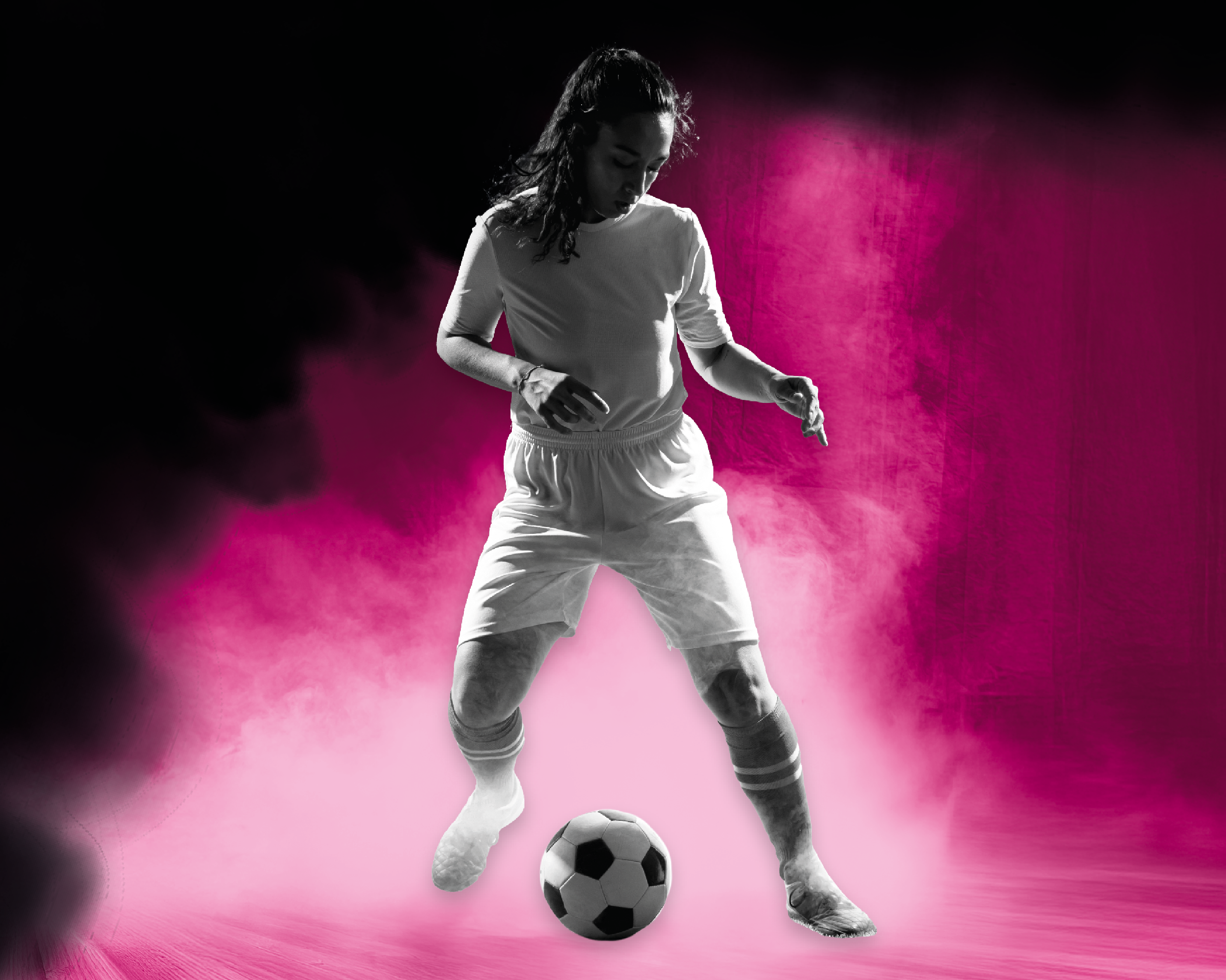 Futsal-foil2sport-FutsalSpielerinSchießtBall